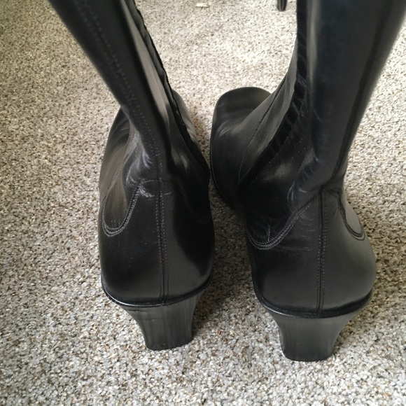 Boots - Picture 3 of 5